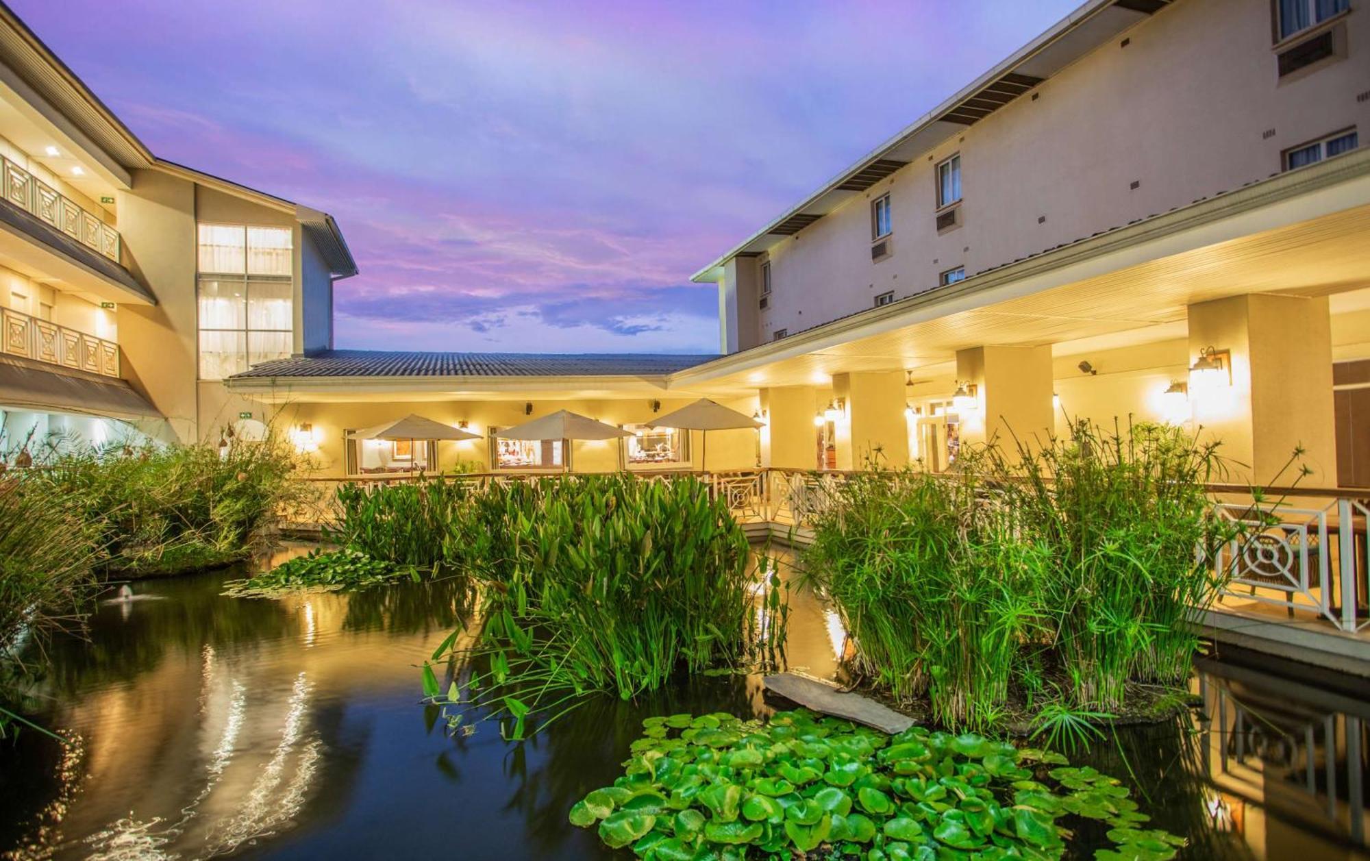 Southern Sun Ridgeway ルサカ エクステリア 写真